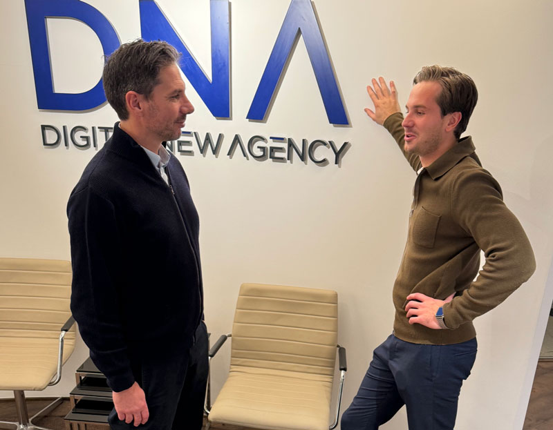 Två kollegor på DNA digital new agency